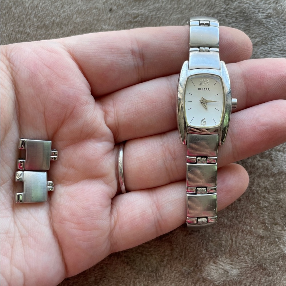 •PULSAR• Vintage Watch >> 2 extra links >> silver tone (dead battery)